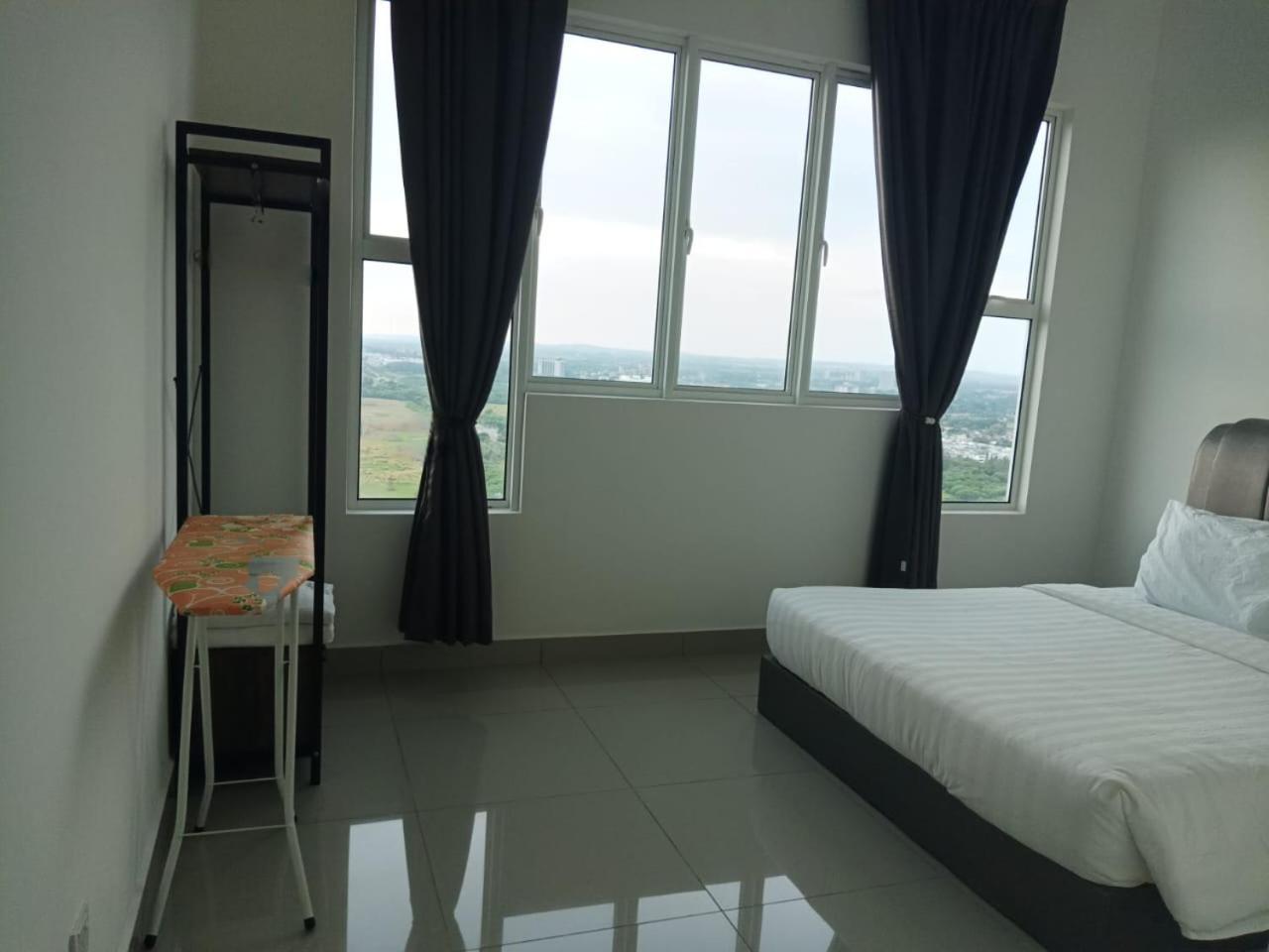 Two Bedroom Amber Cove Apartment *