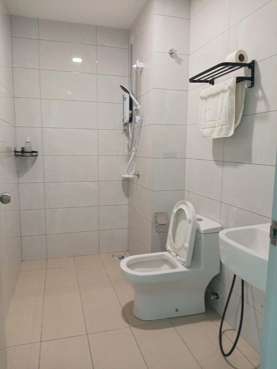 Two Bedroom Amber Cove Apartment *